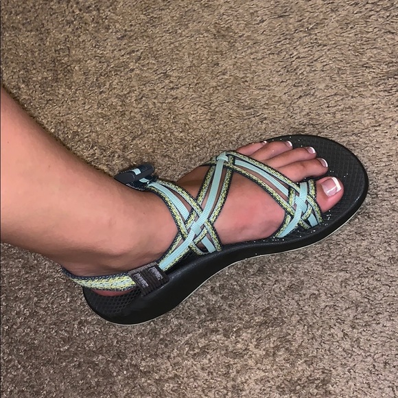 Chaco’s 3 strap with toe loop - Picture 3 of 7